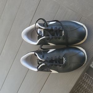 Nike Cortez size 10 Black / White
